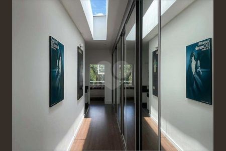 9_photo/94cf00ee6f.cc80a849dbb3670d-ATLAS-2ed3a41e-6eab-4532-993e-67b5af8134b1.jpg de casa de condomínio à venda com 4 quartos, 319m² em Nova Fazendinha, Carapicuíba