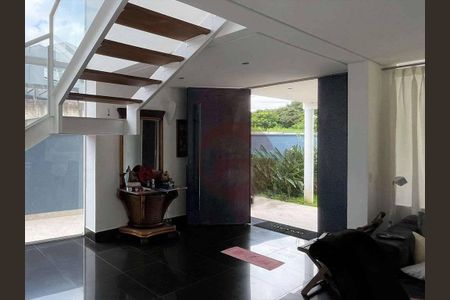 4_photo/94cf00ee6f.cc80a849dbb3670d-ATLAS-36529026-3b7f-45ea-bb18-71a38f578347.jpg de casa de condomínio à venda com 4 quartos, 319m² em Nova Fazendinha, Carapicuíba