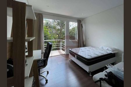 47_photo/94cf00ee6f.cc80a849dbb3670d-ATLAS-5c265e92-7617-4d6d-a142-9891becce5ef.jpg de casa de condomínio à venda com 4 quartos, 319m² em Nova Fazendinha, Carapicuíba