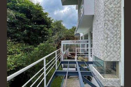 20_photo/94cf00ee6f.cc80a849dbb3670d-ATLAS-68ac71b8-1a6c-4871-8b06-36c087b4d0a4.jpg de casa de condomínio à venda com 4 quartos, 319m² em Nova Fazendinha, Carapicuíba