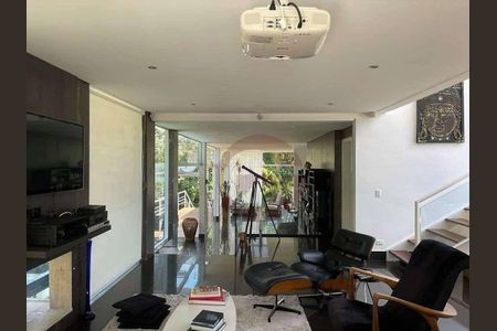 11_photo/94cf00ee6f.cc80a849dbb3670d-ATLAS-af72c2f2-584b-4954-9d40-0e22d3d41056.jpg de casa de condomínio à venda com 4 quartos, 319m² em Nova Fazendinha, Carapicuíba