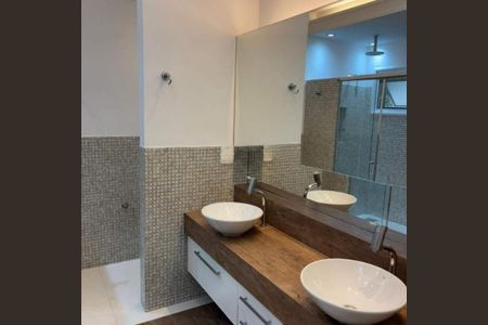 11_photo/94cf00f23b.2dee3008c714cfe4-ATLAS-ccde1a87-ef72-4f7d-a2f8-0ef1daba0ae9.jpg de casa de condomínio à venda com 4 quartos, 400m² em Vila Dirce, Carapicuíba