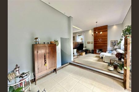 8_photo/94cf00f23b.c89d47bbcba00cc2-ATLAS-2395c7c6-69a6-46ad-92d2-a9fcdeadacdc.jpg de casa à venda com 3 quartos, 330m² em Vila Dirce, Carapicuíba