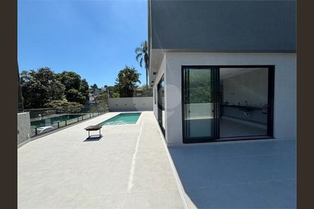 2_photo/94cf00f30d.83fa443d0a3e7663-ATLAS-0b3b2ee1-394c-4b4c-80aa-7de624c8d21a.jpg de casa de condomínio à venda com 3 quartos, 350m² em Nova Fazendinha, Carapicuíba