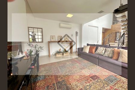 26_photo/94cf00f3a9.14be72f851f11d21-ATLAS-a0a2dd8d-e573-4639-871d-6c5d7100079f.jpg de casa de condomínio à venda com 5 quartos, 336m² em Nova Fazendinha, Carapicuíba