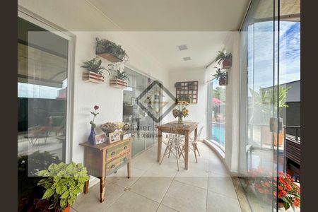 4_photo/94cf00f3a9.14be72f851f11d21-ATLAS-a3b6482b-d606-4a96-942d-0a301a648bfa.jpg de casa de condomínio à venda com 5 quartos, 336m² em Nova Fazendinha, Carapicuíba