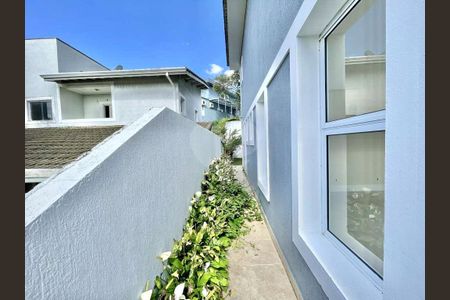 6_photo/94cf00f3ab.6c41d5510dcf68ec-ATLAS-710e2a31-de06-40c1-a66c-d58a6301ae20.jpg de casa à venda com 4 quartos, 311m² em Nova Fazendinha, Carapicuíba