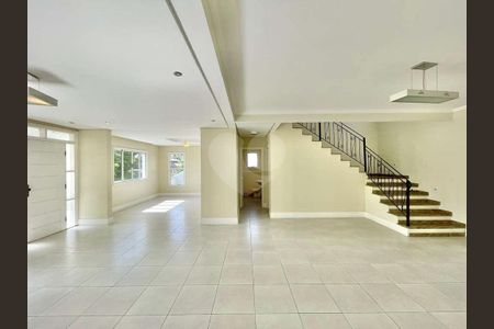 8_photo/94cf00f3ab.6c41d5510dcf68ec-ATLAS-fe2565ad-79a4-45aa-bc2b-26811d9de851.jpg de casa à venda com 4 quartos, 311m² em Nova Fazendinha, Carapicuíba