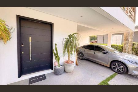 4_photo/94cf00f3ad.adbb37f92a381176-ATLAS-2bbb5bb2-bdbc-47f9-a879-6d12686e9623.jpg de casa à venda com 3 quartos, 303m² em Nova Fazendinha, Carapicuíba