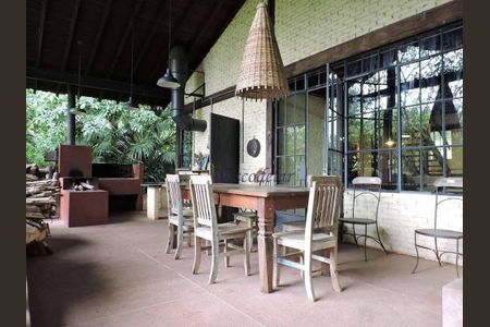 11_photo/94cf00f7c5.b38ac4619dd2e4c9-ATLAS-6c1ac611-a13d-44e8-9a7d-1bdc65aa285f.jpg de casa de condomínio à venda com 5 quartos, 365m² em Chácara dos Junqueiras, Carapicuíba