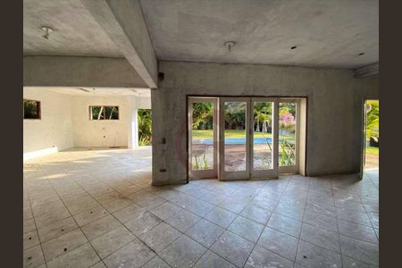 1_photo/94cf00f7db.98a2f1197ddc2320-ATLAS-ec1d7f29-cb6f-4c4b-9bc8-3fe0264c11d5.jpg de casa à venda com 5 quartos, 740m² em Chácara dos Junqueiras, Carapicuíba