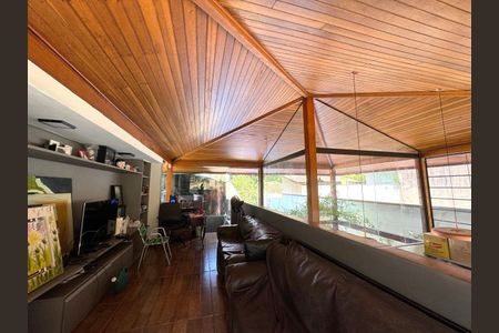 4_photo/94cf00f827.5b63f18bcccc212e-ATLAS-0a99683a-7ea9-49fd-a53a-d045a9068488.jpg de casa de condomínio à venda com 3 quartos, 150m² em Chácara dos Junqueiras, Carapicuíba