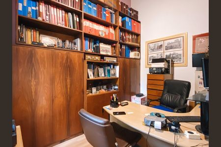 1_photo/94cf00f8c3.badfd497b63a3b5d-ATLAS-eab9f609-682c-4134-bd16-a04bcce213da.jpg de casa à venda com 3 quartos, 283m² em Chácara dos Junqueiras, Carapicuíba