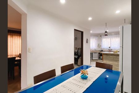 8_photo/94cf00f8c3.badfd497b63a3b5d-ATLAS-ef9a8eaf-93e6-435a-93da-722992d0db31.jpg de casa à venda com 3 quartos, 283m² em Chácara dos Junqueiras, Carapicuíba