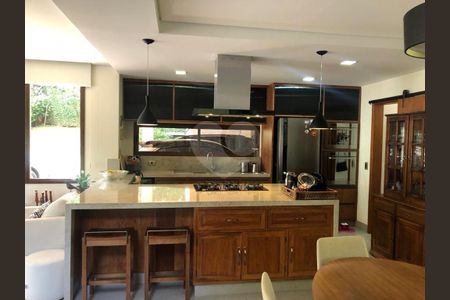 2_photo/94cf00f8e3.3a4c03695496dcd9-ATLAS-0c903a26-48d1-4d7f-be04-de092b437a78.jpg de casa à venda com 3 quartos, 225m² em Chácara dos Junqueiras, Carapicuíba