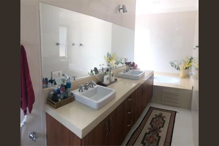 6_photo/94cf00f8e3.3a4c03695496dcd9-ATLAS-1fb4869a-b707-4bd9-ab7c-aa3758d2c57b.jpg de casa à venda com 3 quartos, 225m² em Chácara dos Junqueiras, Carapicuíba