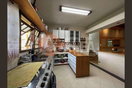 8_photo/94cf00f8e3.3a4c03695496dcd9-ATLAS-2446e35d-dc1a-473a-9947-73e7f532236f.jpg de casa à venda com 4 quartos, 220m² em Chácara dos Junqueiras, Carapicuíba