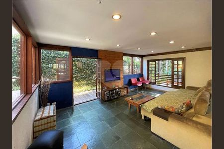 10_photo/94cf00f8e3.3a4c03695496dcd9-ATLAS-5cdca064-bf05-43be-9acc-32fcd4e3731e.jpg de casa à venda com 4 quartos, 591m² em Chácara dos Junqueiras, Carapicuíba