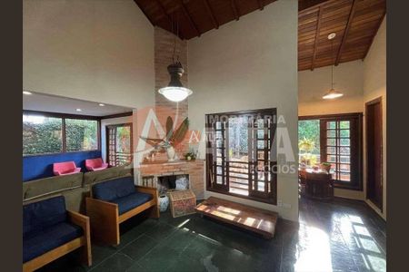 5_photo/94cf00f8e3.3a4c03695496dcd9-ATLAS-99dd1a7d-cb0e-49aa-babc-9d5d017e16e6.jpg de casa à venda com 4 quartos, 220m² em Chácara dos Junqueiras, Carapicuíba