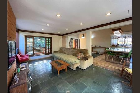 7_photo/94cf00f8e3.3a4c03695496dcd9-ATLAS-f58d77d7-b342-4788-8aa0-c891dc60c628.jpg de casa à venda com 4 quartos, 591m² em Chácara dos Junqueiras, Carapicuíba