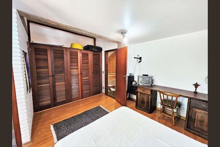 3_photo/94cf00f8ed.22289480efb51164-ATLAS-a5edc21b-70a7-42e4-b0d9-36b3bf7751df.jpg de casa de condomínio à venda com 5 quartos, 327m² em Chácara dos Junqueiras, Carapicuíba