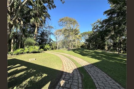 5_photo/94cf00f91f.5fb914e739453623-ATLAS-2f772442-e931-4289-9e4d-aa4f40ba0580.jpg de casa à venda com 3 quartos, 434m² em Chácara dos Junqueiras, Carapicuíba