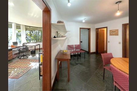 26_photo/94cf00f91f.5fb914e739453623-ATLAS-a3d06dbd-1ce3-4540-9445-36b5563be8e4.jpg de casa à venda com 3 quartos, 434m² em Chácara dos Junqueiras, Carapicuíba