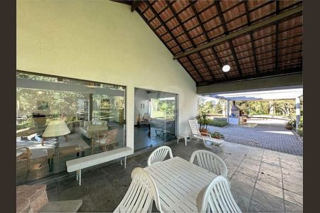 30_photo/94cf00f91f.5fb914e739453623-ATLAS-bdf66485-a427-44ad-ba2e-42dd89650e21.jpg de casa à venda com 3 quartos, 434m² em Chácara dos Junqueiras, Carapicuíba