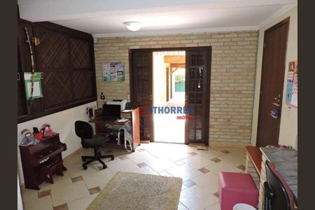 20_photo/94cf00ff35.9146dca98cf4b993-ATLAS-c8b649a8-e7c3-4e5e-ab26-9ee7322ee044.jpg de casa à venda com 5 quartos, 530m² em Chácara Vale do Rio Cotia, Carapicuíba