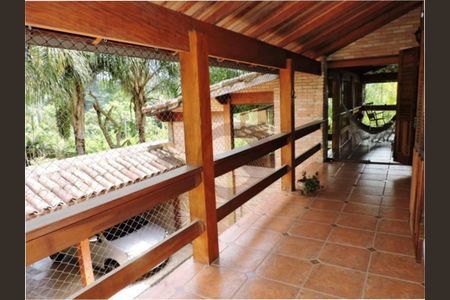 20_photo/94cf00ff35.b88c9f23dde11cca-ATLAS-2af9f787-e052-47a9-a158-36563cdef35a.jpg de casa à venda com 5 quartos, 530m² em Chácara Vale do Rio Cotia, Carapicuíba
