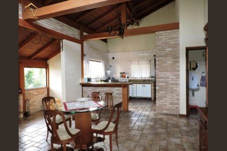 4_photo/94cf00ff35.b88c9f23dde11cca-ATLAS-c8d66e8a-104a-4225-8862-c1fb1dc916e7.jpg de casa à venda com 5 quartos, 530m² em Chácara Vale do Rio Cotia, Carapicuíba