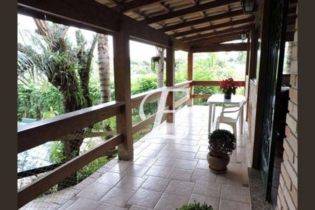 12_photo/94cf00ff35.b88c9f23dde11cca-ATLAS-d45cebbe-ce84-4a24-b906-1692e2dd0e52.jpg de casa à venda com 5 quartos, 530m² em Chácara Vale do Rio Cotia, Carapicuíba