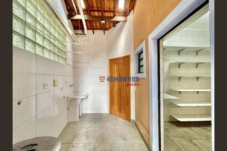 5_photo/94cf011bc5.b341d98dfc7fcb37-ATLAS-fa8b3ba7-d82a-4be4-a66a-18253f4dc48c.jpg de casa à venda com 5 quartos, 360m² em São Fernando Residencia, Barueri