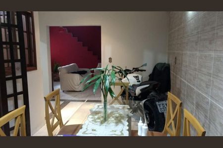 3_photo/94cf0142bf.3ce4fa8b9b20e98d-ATLAS-017d7cd5-3262-4f1e-8cd7-630fdd17fc4e.jpg de casa à venda com 6 quartos, 300m² em Jardim Tupa, Barueri