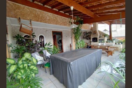 4_photo/94cf014369.c202053c0eb79174-ATLAS-8257c487-8fb4-4ed0-b21b-1aa17c8ebc5e.jpg de casa à venda com 6 quartos, 250m² em Jardim Tupa, Barueri