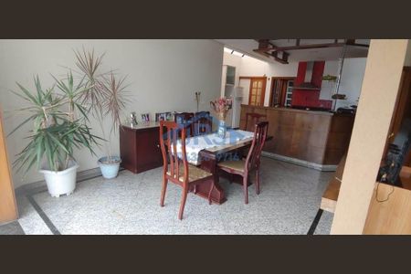 2_photo/94cf01584d.598c66e7e5047e83-ATLAS-ad7376a5-4a5a-45c4-891a-e86679bcedc8.jpg de casa à venda com 4 quartos, 300m² em Jardim Silveira, Barueri