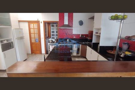 3_photo/94cf01585b.97484f792a469e2d-ATLAS-b4dc8282-e771-4ac9-916d-acff4db9d3f9.jpg de casa à venda com 4 quartos, 300m² em Jardim Silveira, Barueri