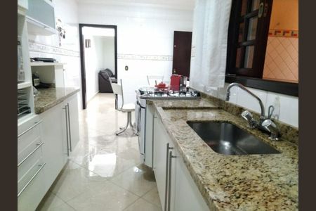 4_photo/94cf015949.7e2ea02b9085bf9d-ATLAS-3069e543-112a-4ea6-ab21-090bd94f51c6.jpg de casa à venda com 3 quartos, 250m² em Jardim Audir, Barueri