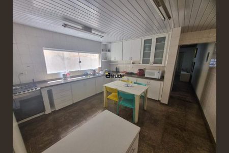 2_photo/94cf0187d1.96e81d73ac213d8c-ATLAS-00f4aa7f-ec93-4505-ba45-8e50da08d0f1.jpg de casa à venda com 3 quartos, 215m² em Aldeia de, Barueri