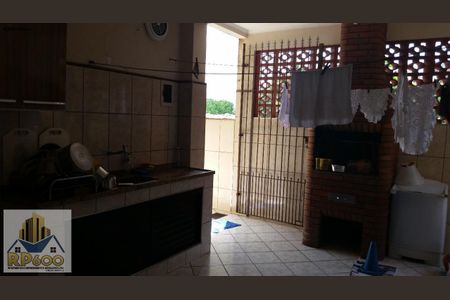 30_photo/94cf0196a7.83e14411c1323447-ATLAS-df6edc14-8441-4121-acea-b92c29daaef7.jpg de casa à venda com 3 quartos, 245m² em Vila Santa Terezinha, Carapicuíba