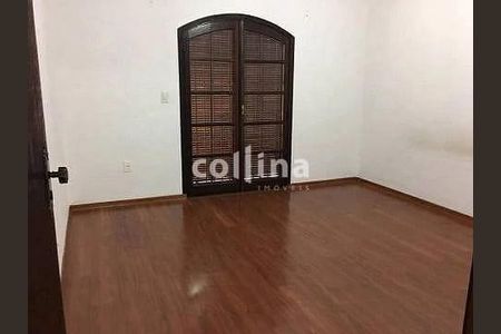 2_photo/94cf019a57.ceff8192393c33de-ATLAS-09fac545-37f2-4e5a-9dda-bd5b748887f8.jpg de casa à venda com 3 quartos, 240m² em Vila Sul Americana, Carapicuíba