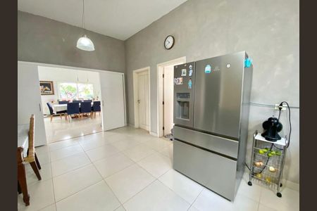 5_photo/94cf019b99.eb4747a7722cd593-ATLAS-21b0b6ef-b39b-4287-aff2-debb7a2a33b5.jpg de casa à venda com 4 quartos, 297m² em Vila Sul Americana, Carapicuíba