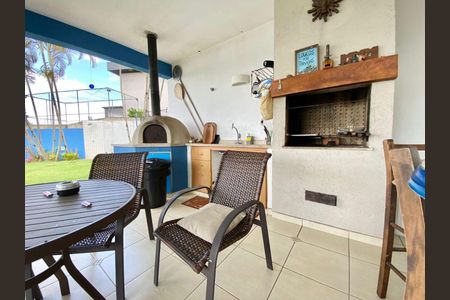 7_photo/94cf019b99.eb4747a7722cd593-ATLAS-3fa0f0b9-c991-4e9e-8b50-220219149eaa.jpg de casa à venda com 4 quartos, 297m² em Vila Sul Americana, Carapicuíba