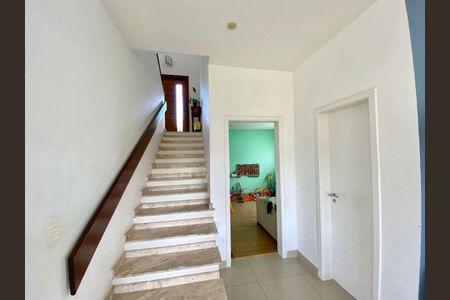 24_photo/94cf019b99.eb4747a7722cd593-ATLAS-96159aab-3db9-4dbb-ab41-18cc7ff4803b.jpg de casa à venda com 4 quartos, 297m² em Vila Sul Americana, Carapicuíba