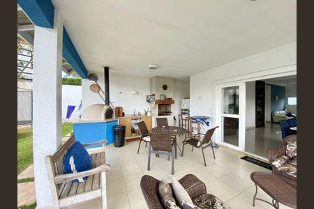 5_photo/94cf019b99.eb4747a7722cd593-ATLAS-ec4669ca-e472-4161-8ea2-27a32bc449d6.jpg de casa à venda com 4 quartos, 297m² em Vila Sul Americana, Carapicuíba