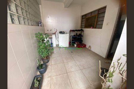 9_photo/94cf01a363.2f15d505e37c7ac5-ATLAS-62e700b2-942a-4452-a2d4-42d085f19165.jpg de casa à venda com 4 quartos, 216m² em Jardim Ana Maria, Carapicuíba