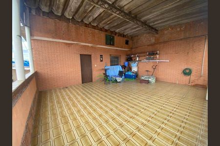 12_photo/94cf01a363.2f15d505e37c7ac5-ATLAS-6eea424c-1d02-45c1-9d85-cae3a406b23a.jpg de casa à venda com 4 quartos, 216m² em Jardim Ana Maria, Carapicuíba