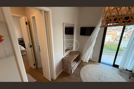 2_photo/94cf01ad6f.9803aeba41cbaf1e-ATLAS-346f2632-b061-42e4-8dd3-7c883bf7f534.jpg de casa à venda com 3 quartos, 245m² em Jardim Maria Beatriz, Carapicuíba