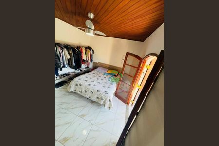 10_photo/94cf01b8fb.828c42750321378d-ATLAS-8ca416fd-4d45-436e-ad4a-efd36408244a.jpg de casa à venda com 4 quartos, 250m² em Jardim Ana Maria, Carapicuíba