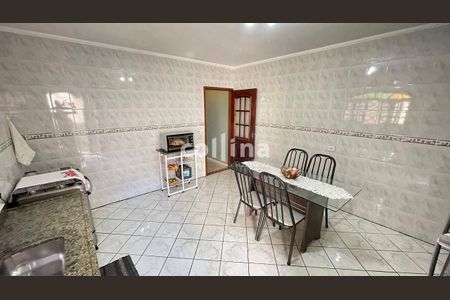 2_photo/94cf01c43b.ceff8192393c33de-ATLAS-30fa3873-3f84-466f-8a34-ec6a9db13998.jpg de casa à venda com 3 quartos, 169m² em Vila Creti, Carapicuíba